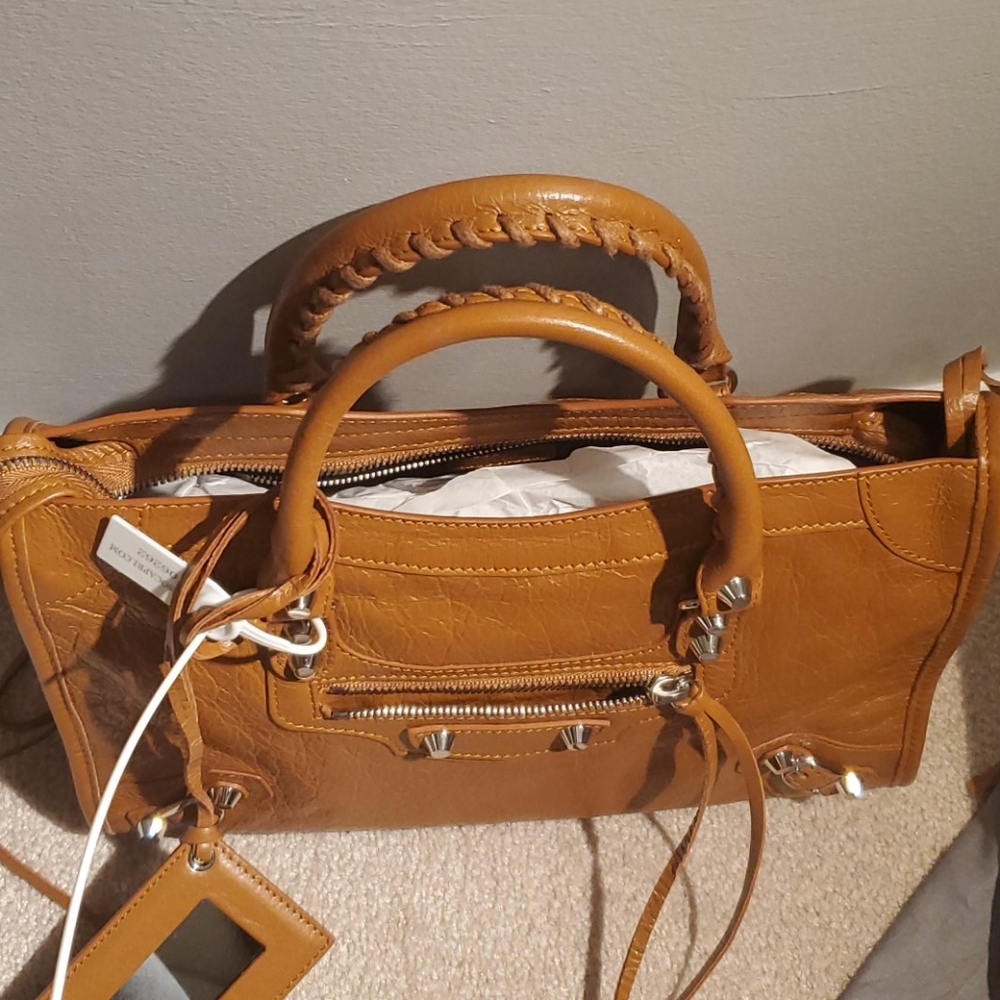 NWT Classic City Small Shoulder Bag in Camel - Picture 11 of 12